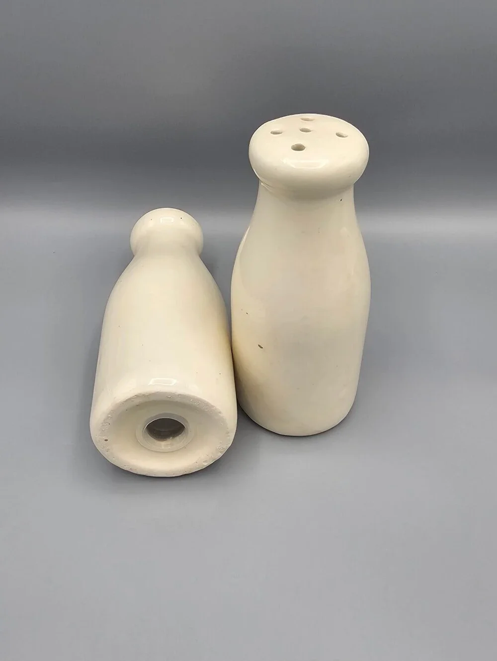 Farm Fresh Brand Salt and Pepper Shakers Ceramic Vintage Style